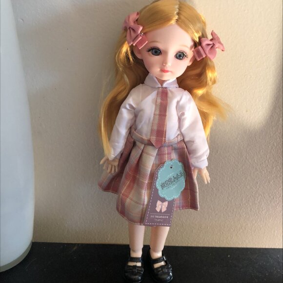 Pretty Jointed 30cm doll - Picture 1 of 4